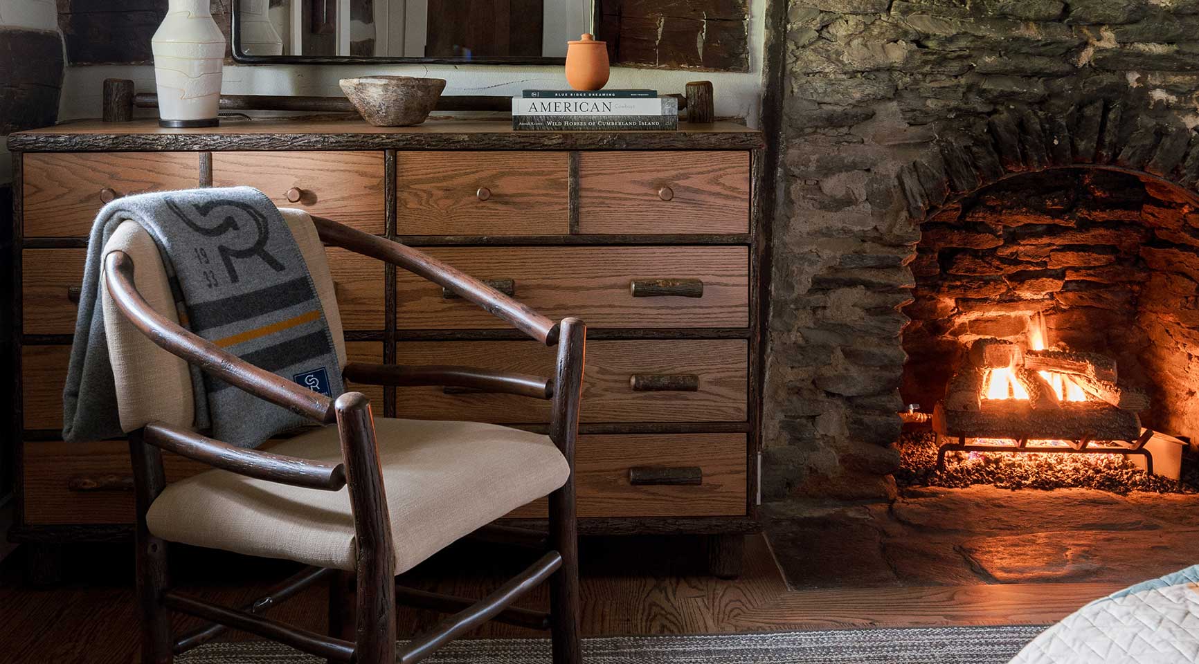 verlin cabin fireplace seating